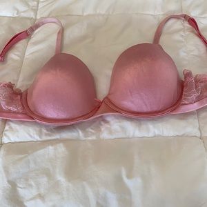 Victoria’s Secret Demi bra. Angels. 34C light line